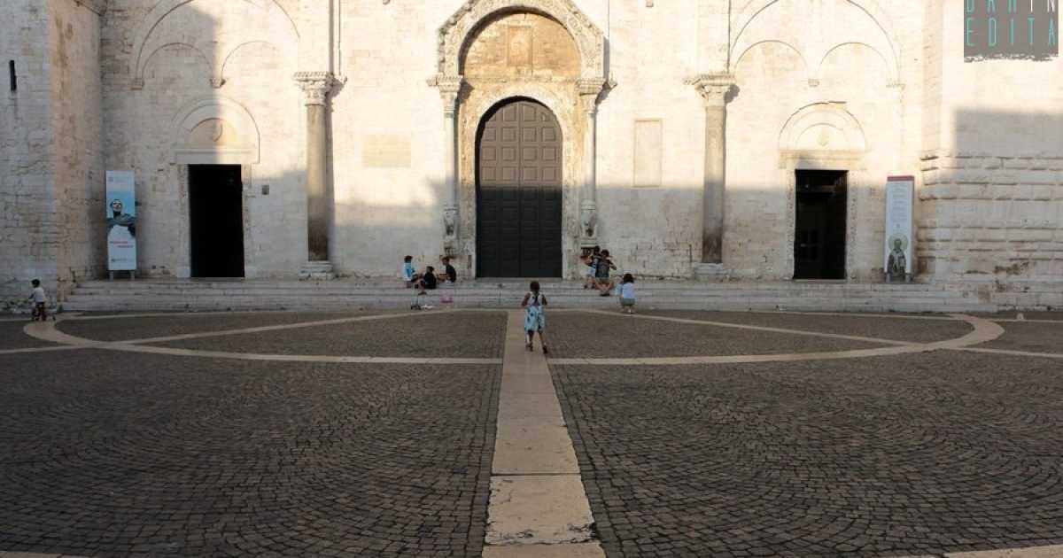 Cena dei ferraristi davanti alla Basilica, chi ha dato l'ok? Decaro: �Non ne so nulla�